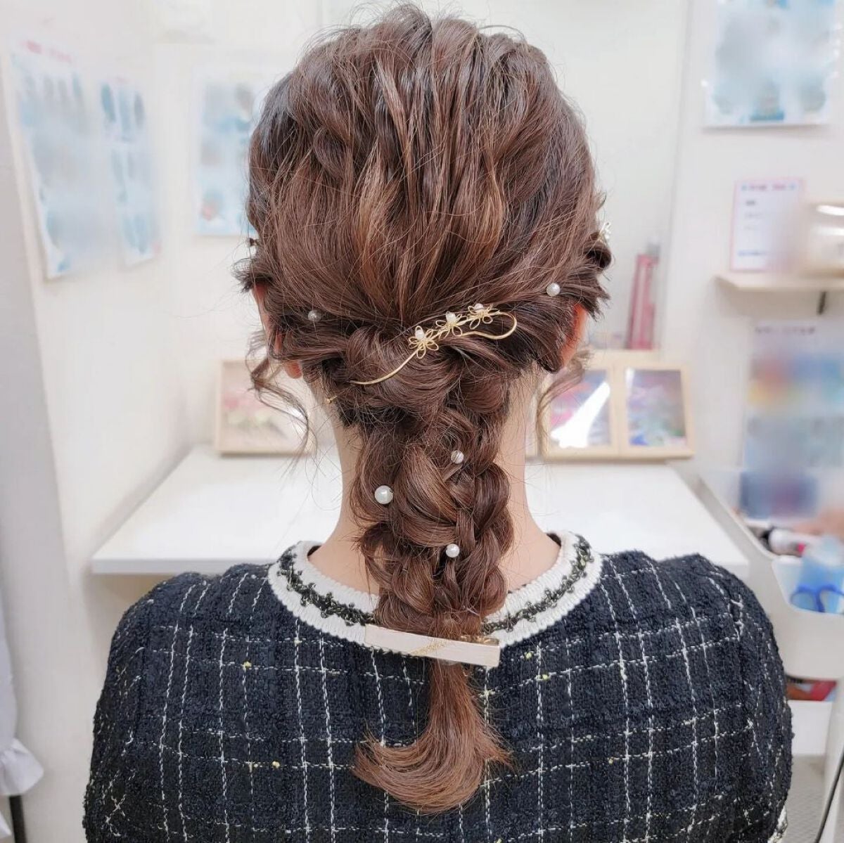 ヘアメイクみどり【YouTube】 on LIPS 「お呼ばれに人気の編み下ろし❤️ねじりアレンジで大人っぽい雰..」(1枚目)