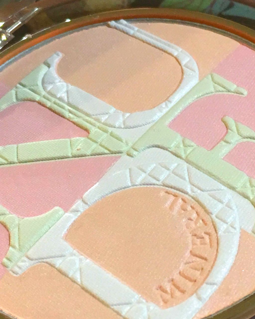 ディオールスキン ミネラル ヌード グロウ パウダー 004 パステル フラート/Dior/プレストパウダーを使ったクチコミ（2枚目）