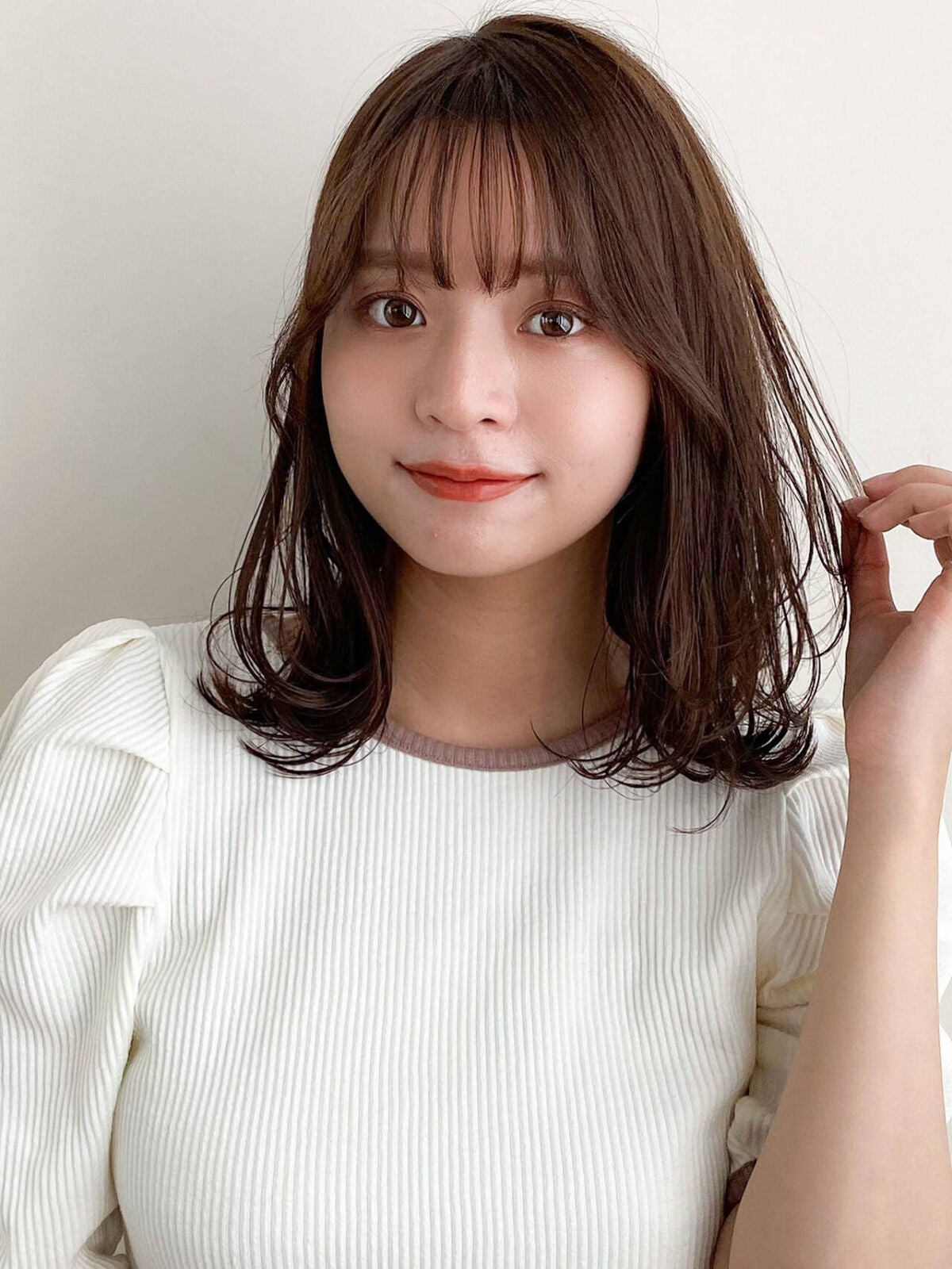 飯豊まりえさん風メイク方法解説!おすすめコスメも紹介のサムネイル