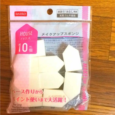 おはようございます☀

お友達に勧められてこちらを購入！
私は水ありで使用しています。
指でリキッドファンデーションを伸ばしたあと、ポンポンと肌に馴染ませます。
すると……

何これ！！すごくいい！！！