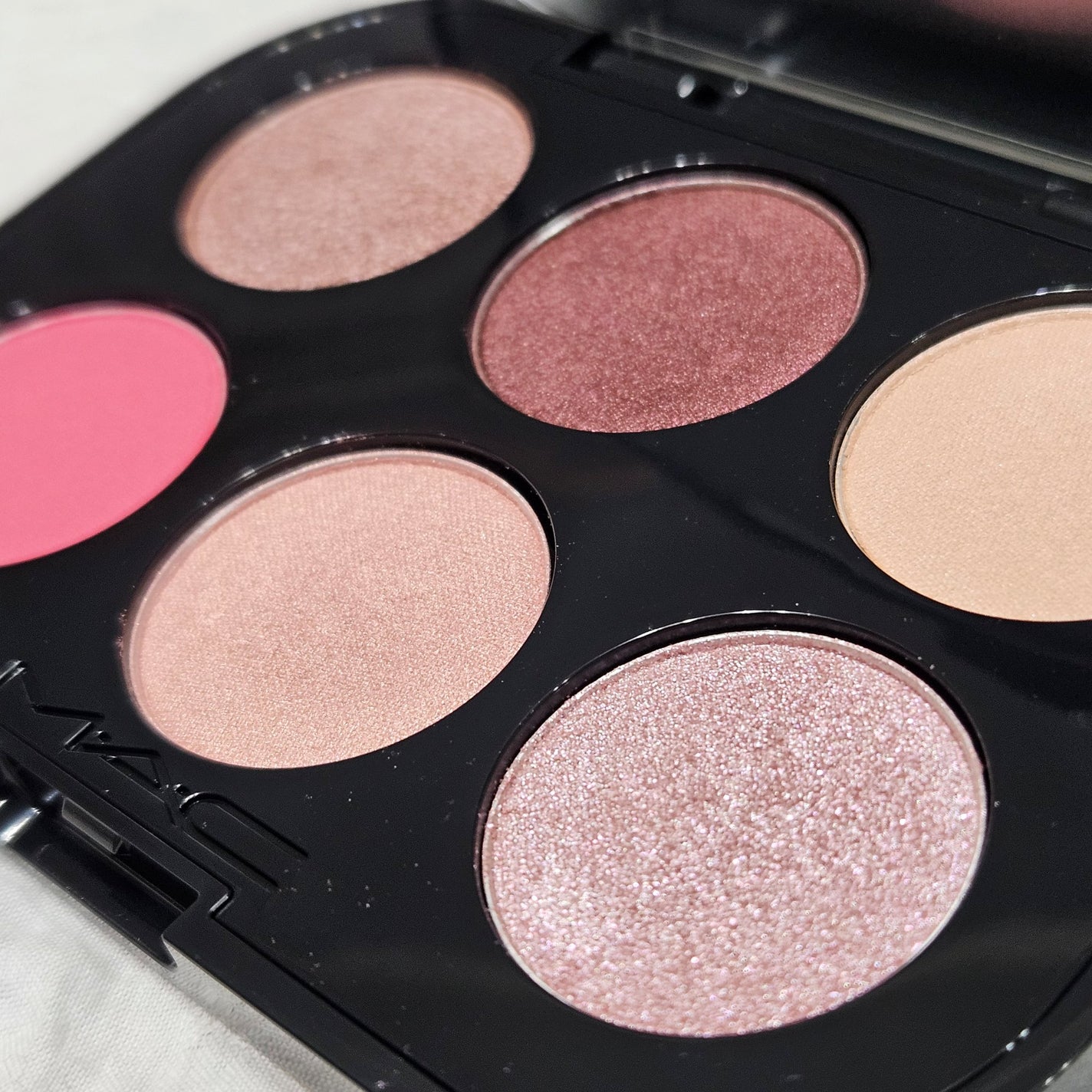 コネクト イン カラー アイシャドウ パレット × 6/M・A・C/アイシャドウパレットを使ったクチコミ(2枚目)