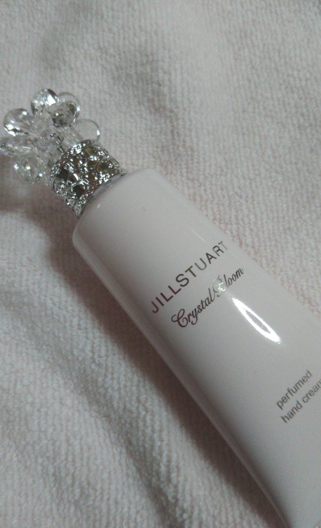 クリスタルブルーム パフュームド ハンドクリーム/JILL STUART/ハンドクリームを使ったクチコミ（3枚目）
