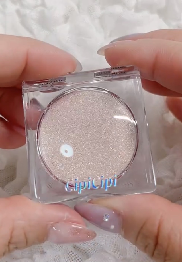 シピシピ ブリンブリンハイライター　 02 スキンダイヤモンド/CipiCipi/パウダーハイライトを使ったクチコミ（3枚目）