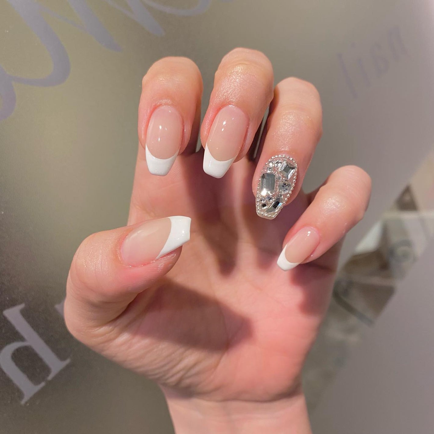 kanna on LIPS 「𝐹𝓇𝑒𝓃𝒸𝒽×𝐵𝒾𝒿𝑜𝓊𝓍💠💍mynail💓やっぱりフレンチが..」(1枚目)