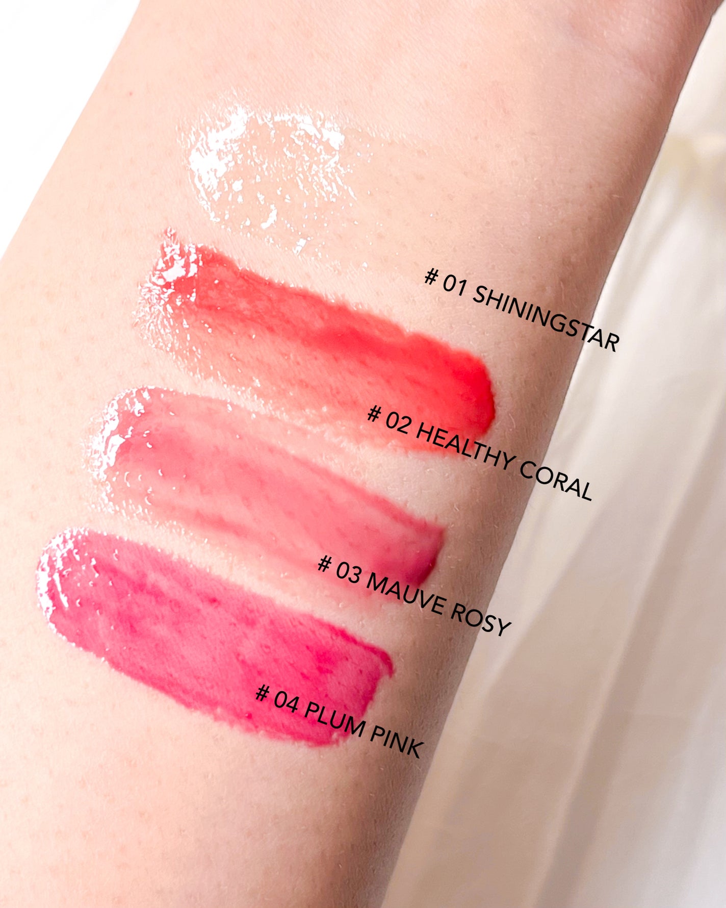 とーこ on LIPS 「VELYVELYグラスリップボリューミングバーム唇に触れた瞬間..」(3枚目)