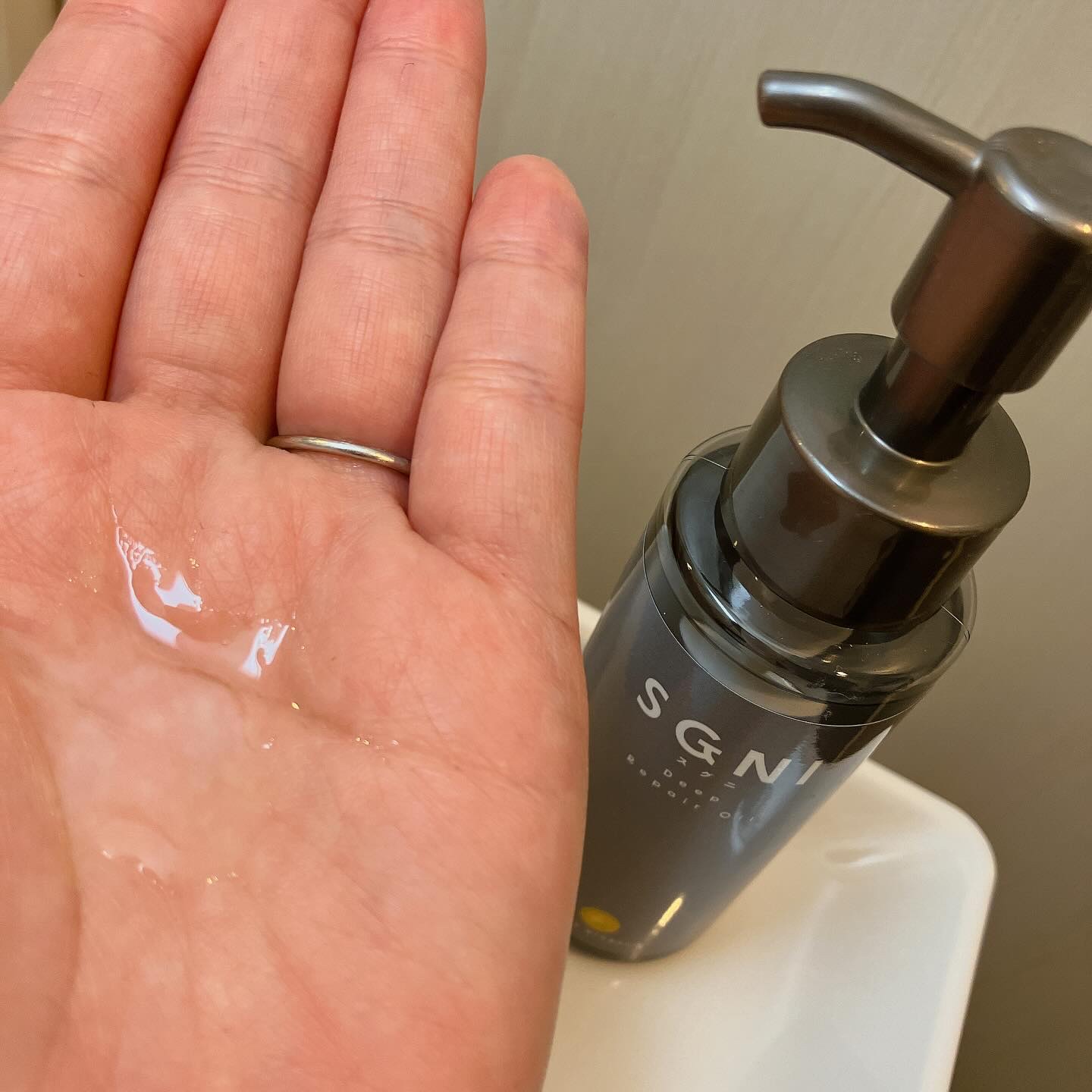 スグニ ディープリペアオイル/SGNI/ヘアオイルを使ったクチコミ（2枚目）