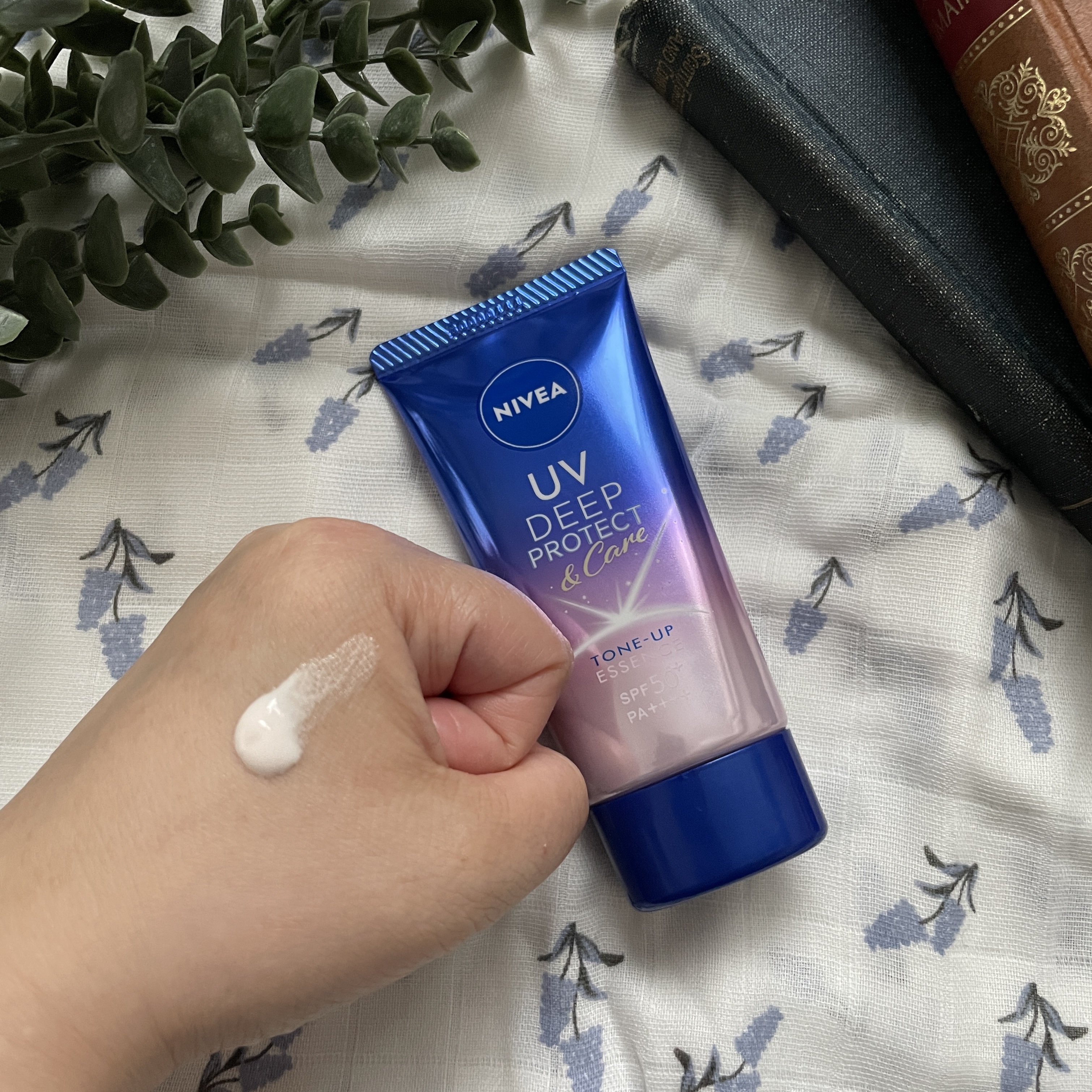 ニベアUV ディープ プロテクト＆ケア トーンアップ エッセンス/ニベア/日焼け止めローションを使ったクチコミ（2枚目）