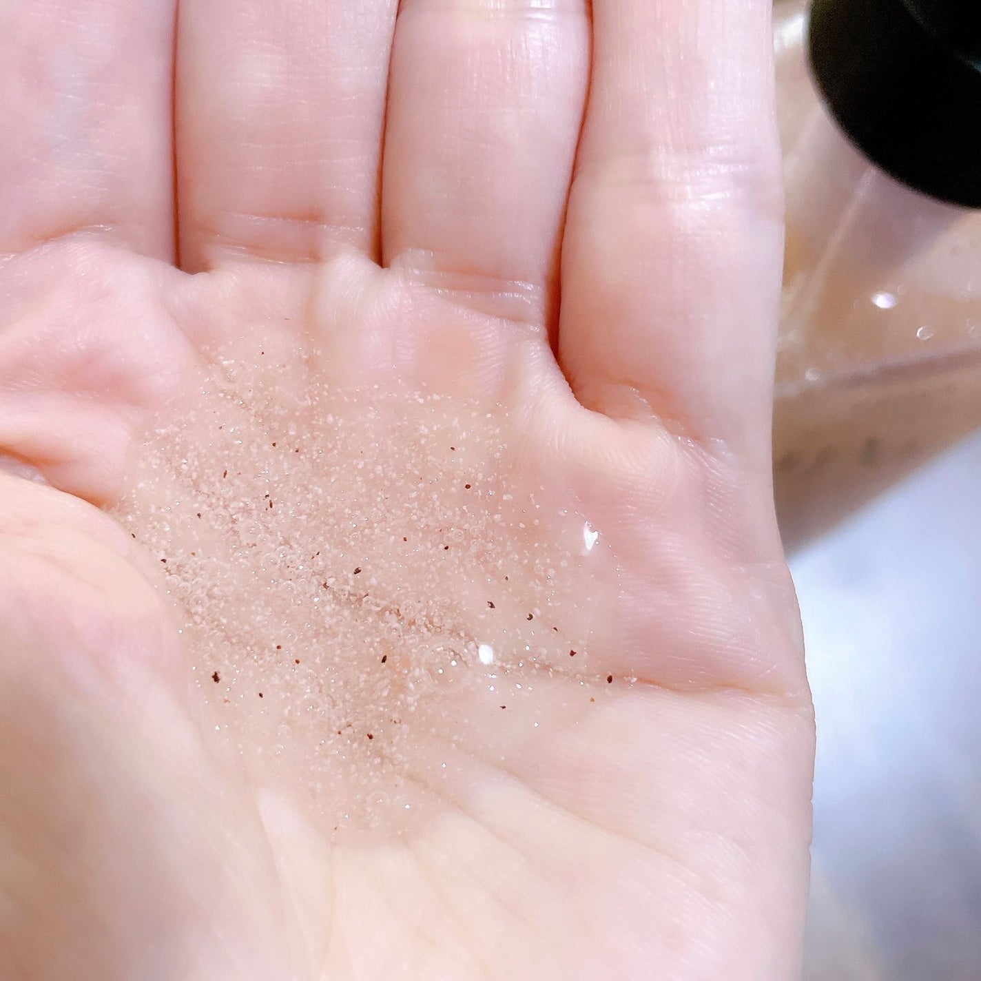 スクラブボディウォッシュ フラワーマーケット ホワイトチューリップ/LUV SCENT/ボディスクラブを使ったクチコミ(5枚目)