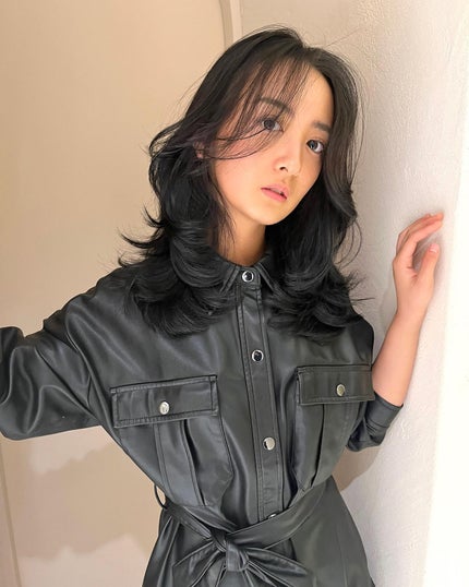 HARUNA on LIPS 「海外風な、お洒落レイヤースタイル🇬🇧です!ふわっと巻きやすいレ..」(7枚目)