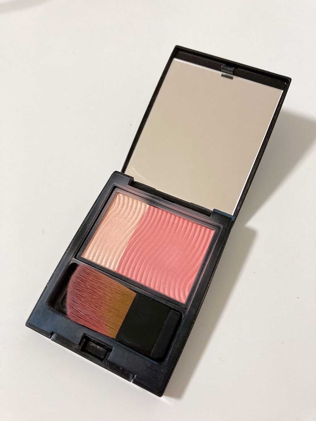 ミネラルプレストチーク サーモンピンク/エトヴォス/パウダーチークを使ったクチコミ（1枚目）