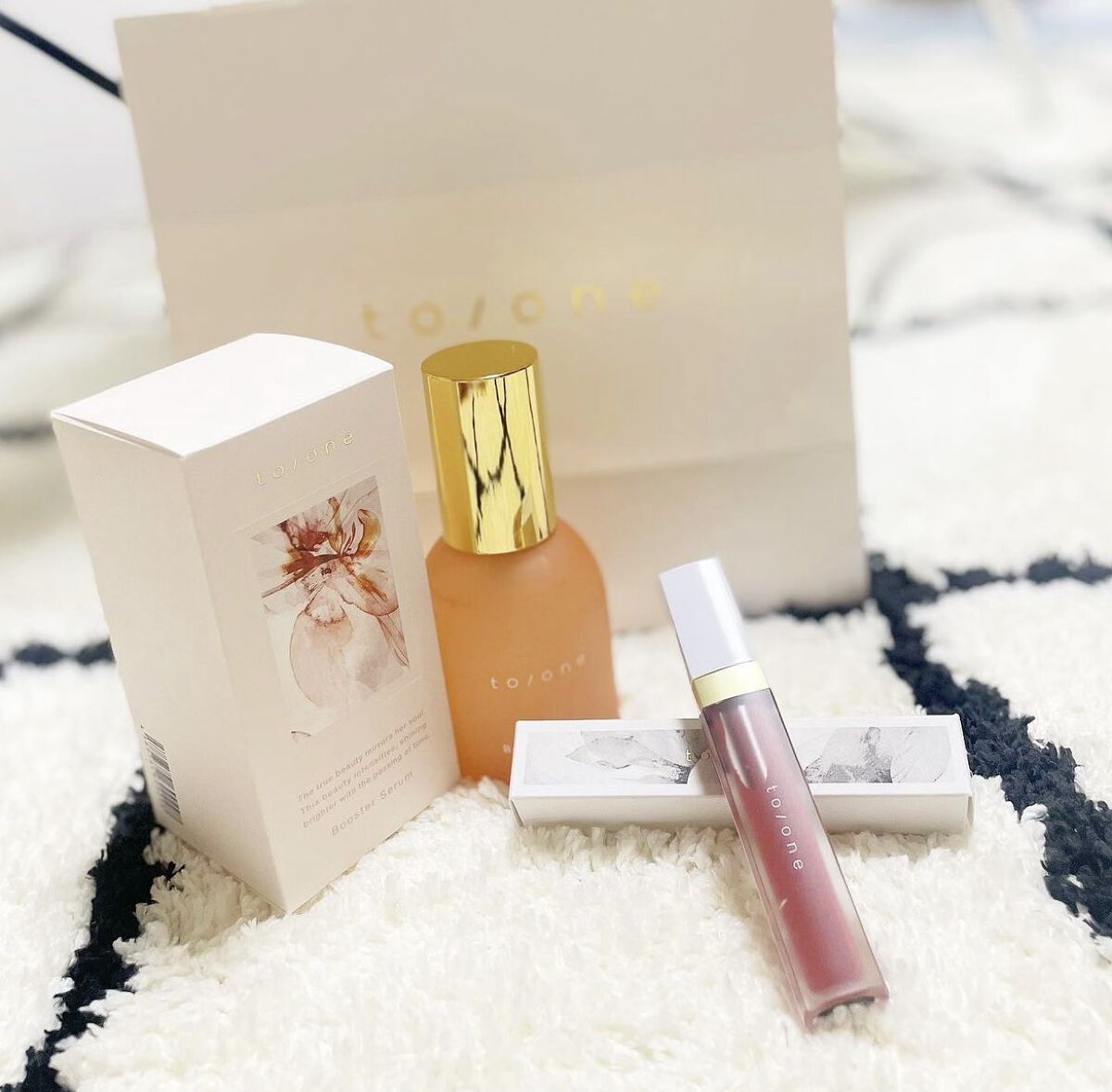 トーン ペタル エッセンス カラー バター/to/one/リップグロスを使ったクチコミ（1枚目）