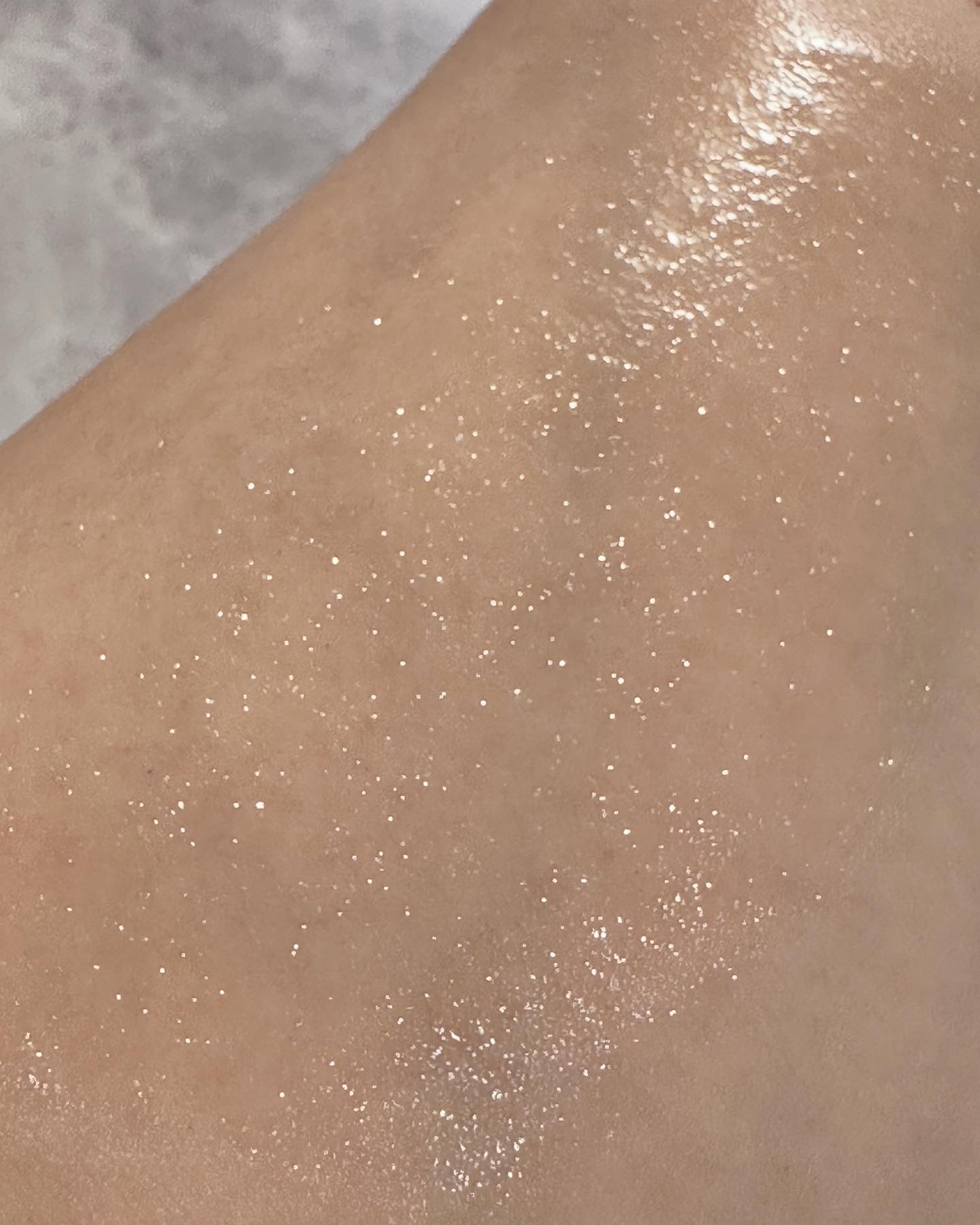 ソレイユ ブラン シマリング ボディ オイル/TOM FORD BEAUTY/ボディオイルを使ったクチコミ（3枚目）