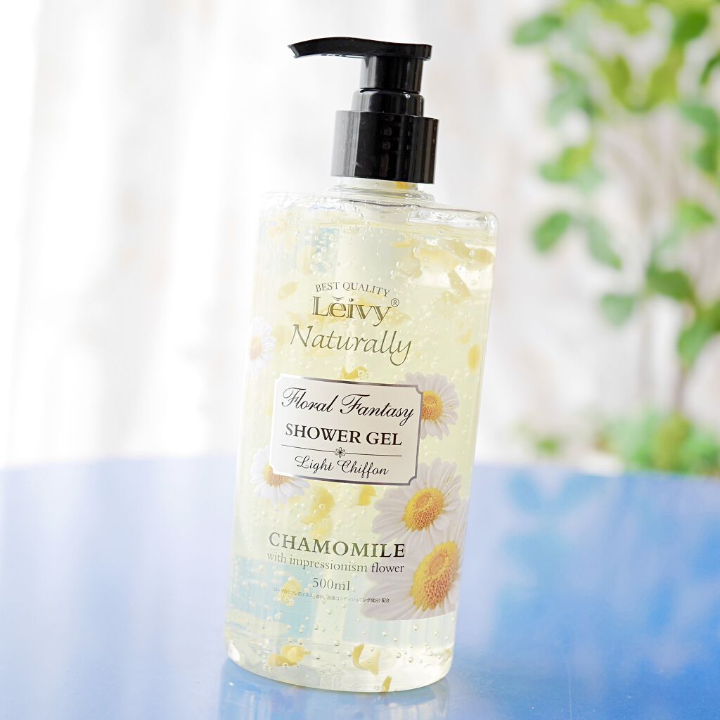 Leivy レイヴィー ファンタジーボディーシャンプー カモミールのクチコミ「アーティフィシャルフラワーが散りばめられた華やかなボディシャンプー「レイヴィ ファンタジーボデ.....」（1枚目）