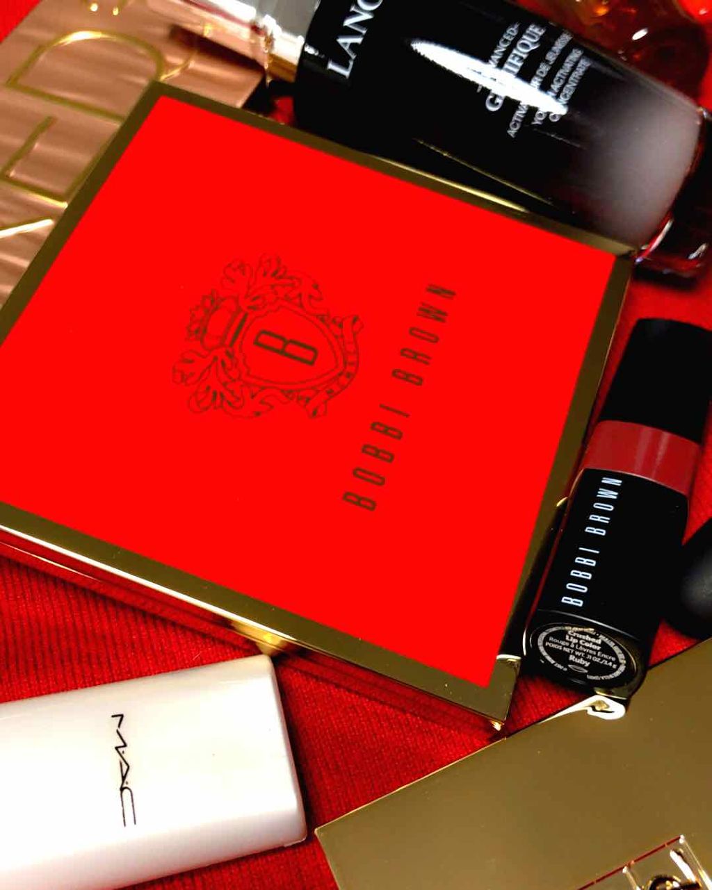 クリスタルドラマアイパレット  レッドエディション/BOBBI BROWN/アイシャドウパレットを使ったクチコミ（1枚目）