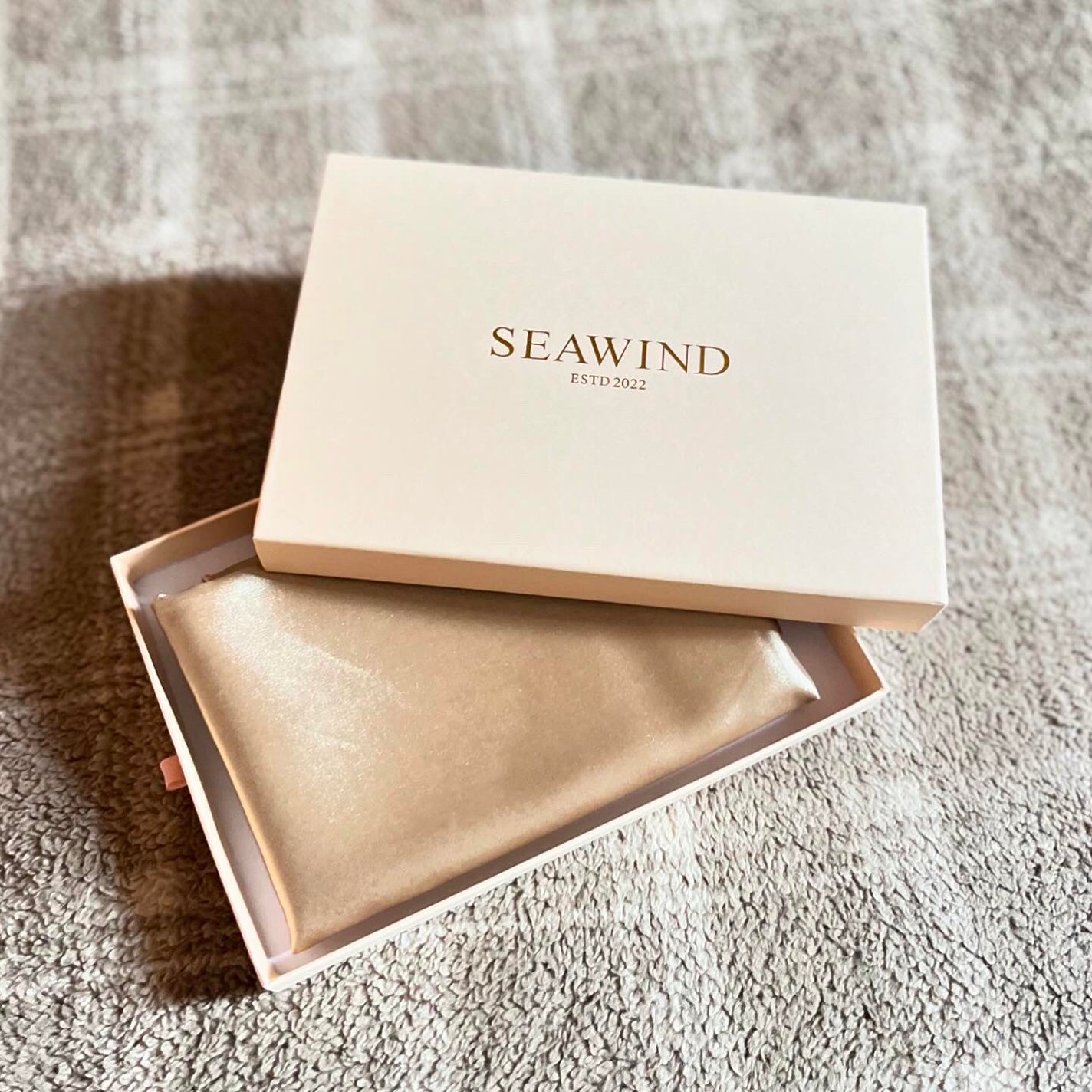 ★うまうまさん★フォロバ100 on LIPS 「SEAWIND「シルク枕カバー」シルクは髪にも良いコトがたく..」(2枚目)