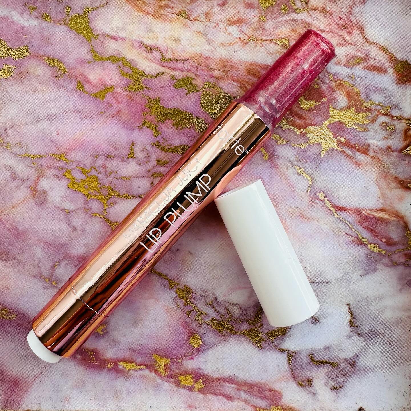 tarte maracuja juicy shimmer glass lip plumpのクチコミ「💄tarte
maracuja juicy shimmer glass lip plump
b.....」（1枚目）