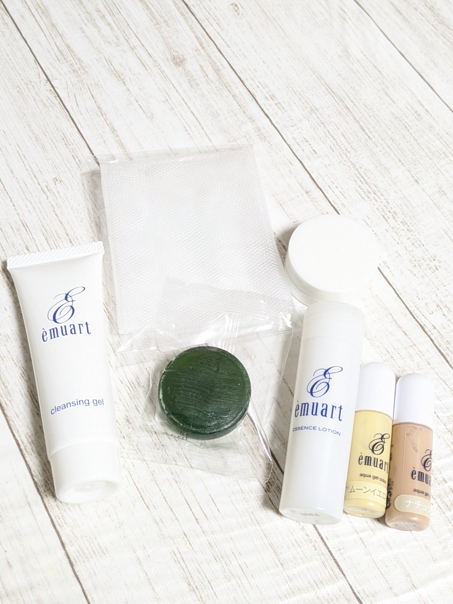 エミューテクレンジングジェル クレンジングのタイプは？ ジェルタイプです！ 毛穴の原因は