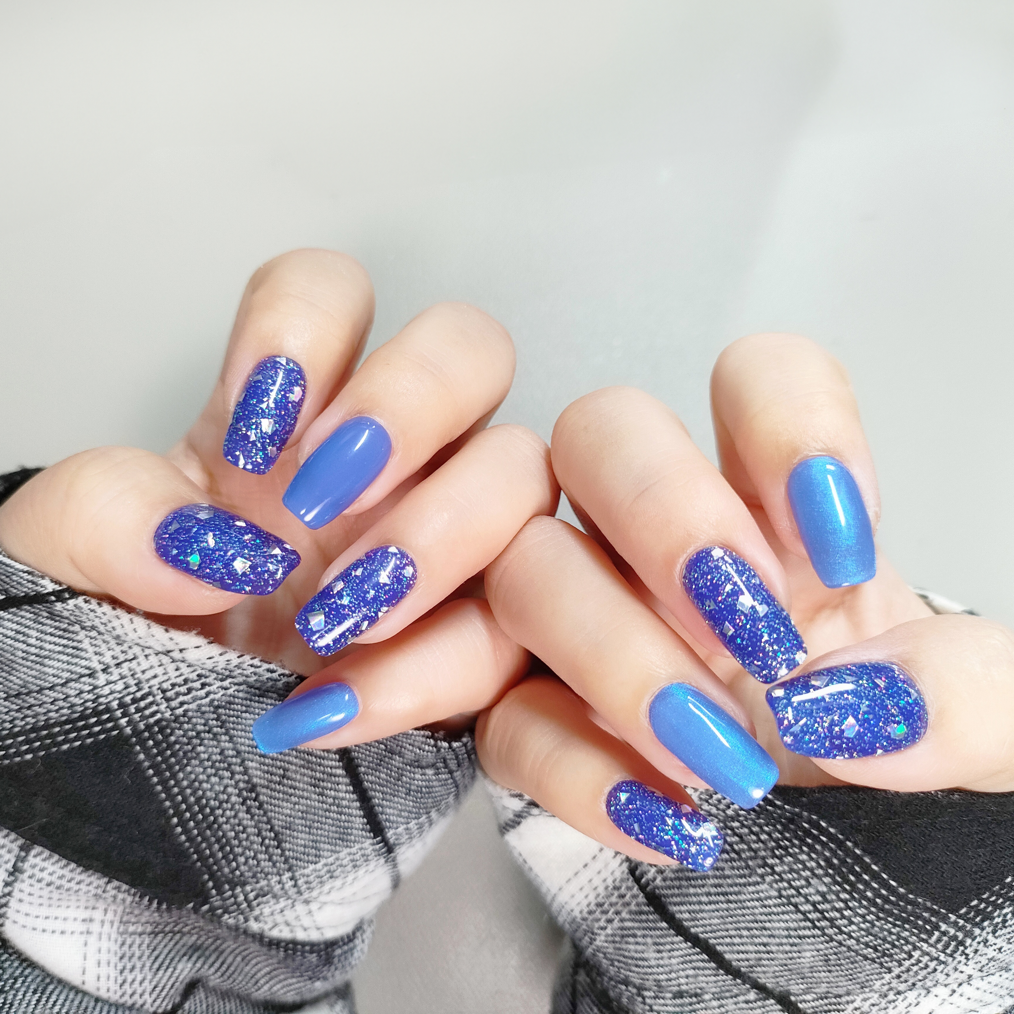 新しい爪💅

Litgels
　Crushed Opal
＋α
　なし

青いぎらぎら💎
Litgelsの中では多分古い方のやつで旧式タイプかな？
密着感は前回のよりも良くなくて端が浮いてちょっと難しかったかも。
ギラギラ感は綺麗で好き