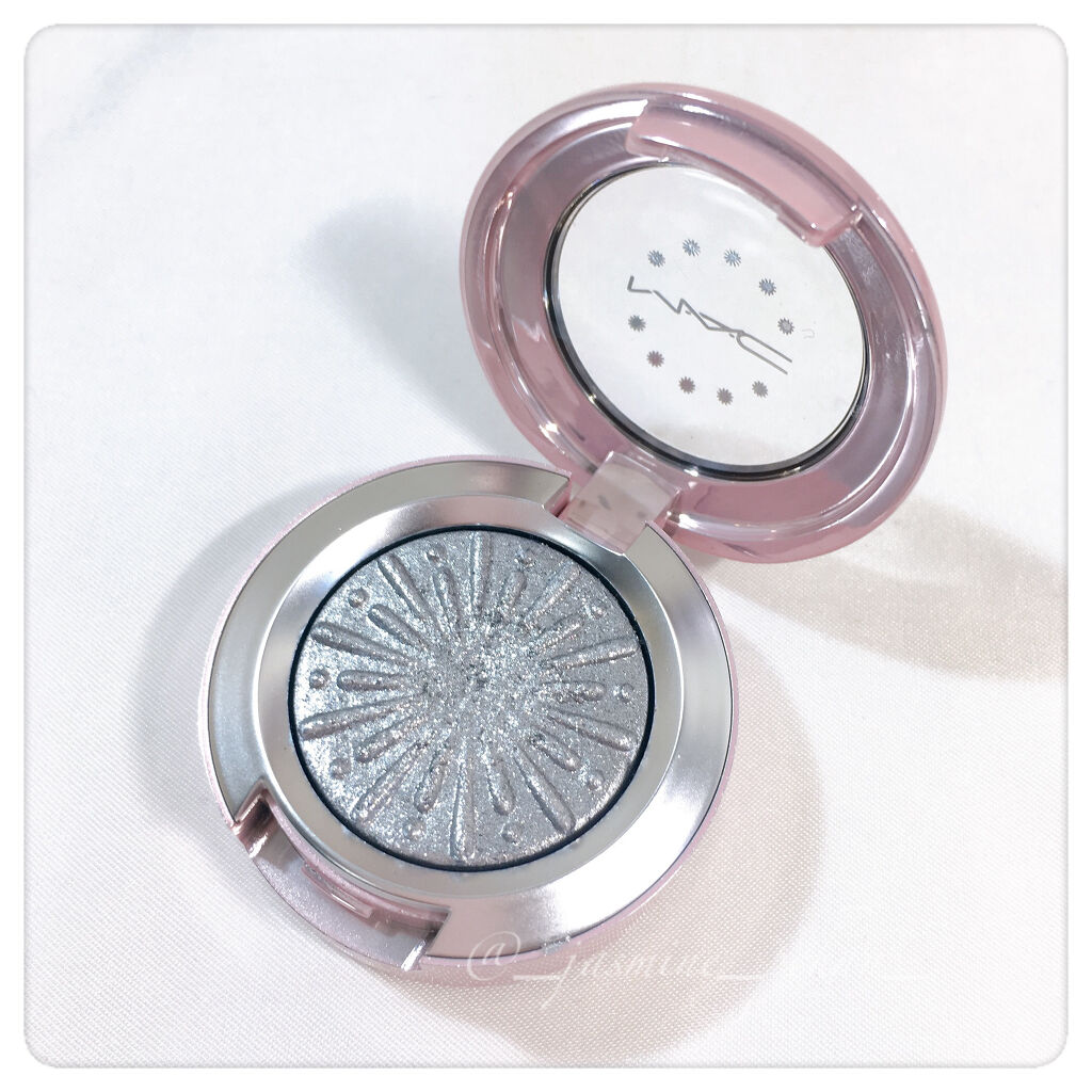 エクストラ ディメンション フォイル アイシャドウ M·A·C フロステッド ファイヤーワーク シルバー ベルズ/M・A・C/単色アイシャドウを使ったクチコミ（2枚目）