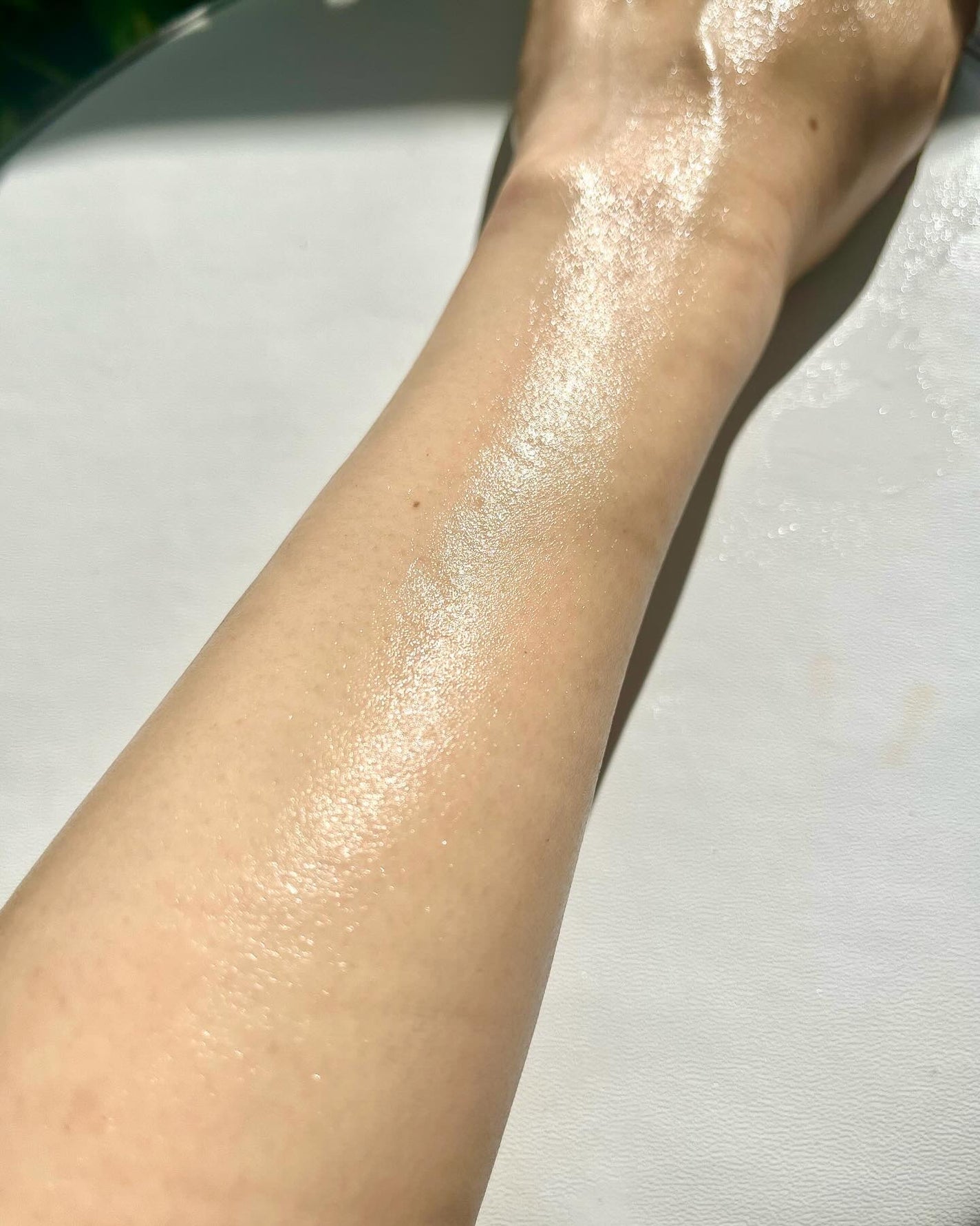 シャンティ on LIPS 「\するんとのびて浸透/\潤いつづくボディミルク/\乾燥からお肌..」(6枚目)