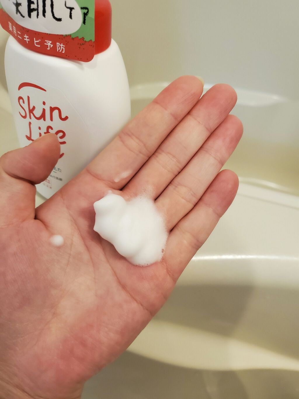 薬用泡のふんわり洗顔/スキンライフ/泡洗顔を使ったクチコミ(2枚目)