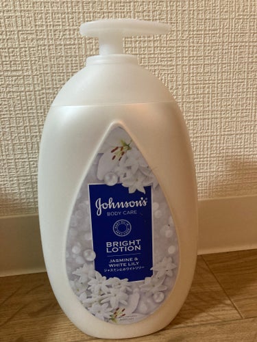 ジョンソンボディケア バイブラント ラディアンス　アロマミルクのクチコミ「こちらはジョンソンのボディミルク、皆さんの投稿を見て、使ってみたくなりました。

残念ながら半.....」（1枚目）