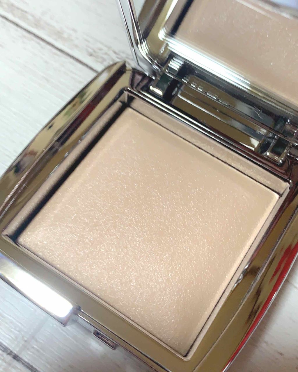 Hourglass Ambient Lighting Powder/HOURGLASS/プレストパウダーを使ったクチコミ(2枚目)