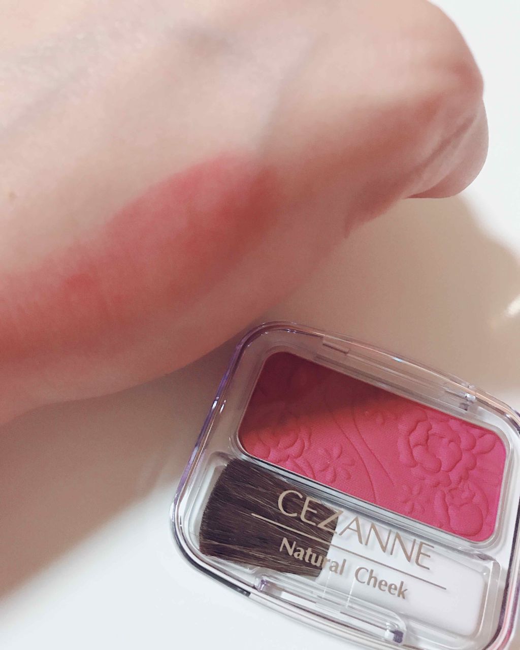 ラスティンググロスリップ/CEZANNE/口紅を使ったクチコミ（2枚目）