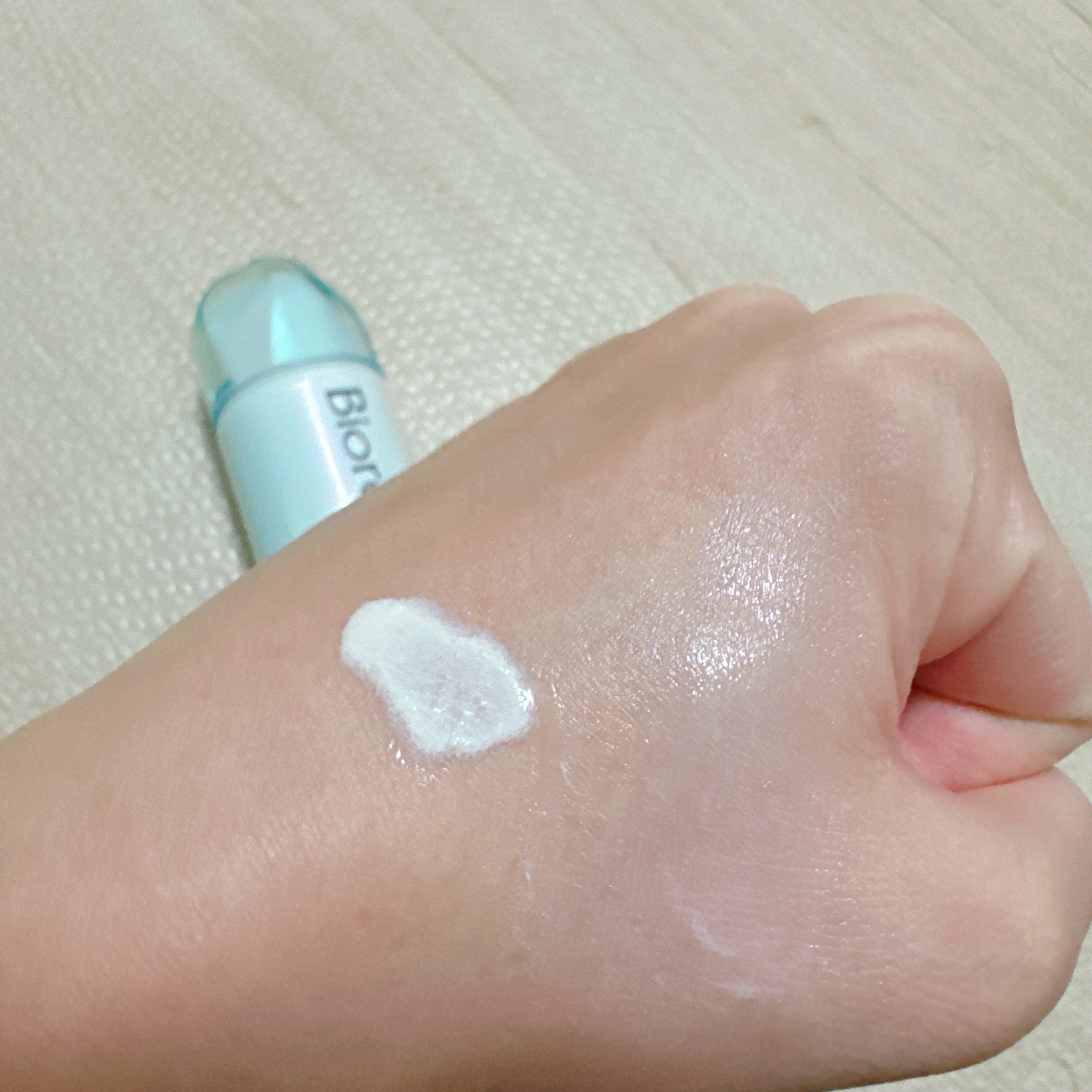 ビオレUV　アクアリッチ　アクアハイライトローション（水層ハイライトUV）/ビオレ/日焼け止めローションを使ったクチコミ（3枚目）