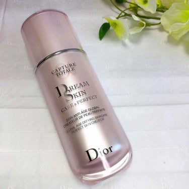 DIOR
カプチュール トータル ドリームスキン
ケア&パーフェクト

ピンク色の乳液になっていてこれを使ったら色むらや赤みなどを補正し、ファンデーションがいらないくらい一日中綺麗なお肌に。
即効性があ