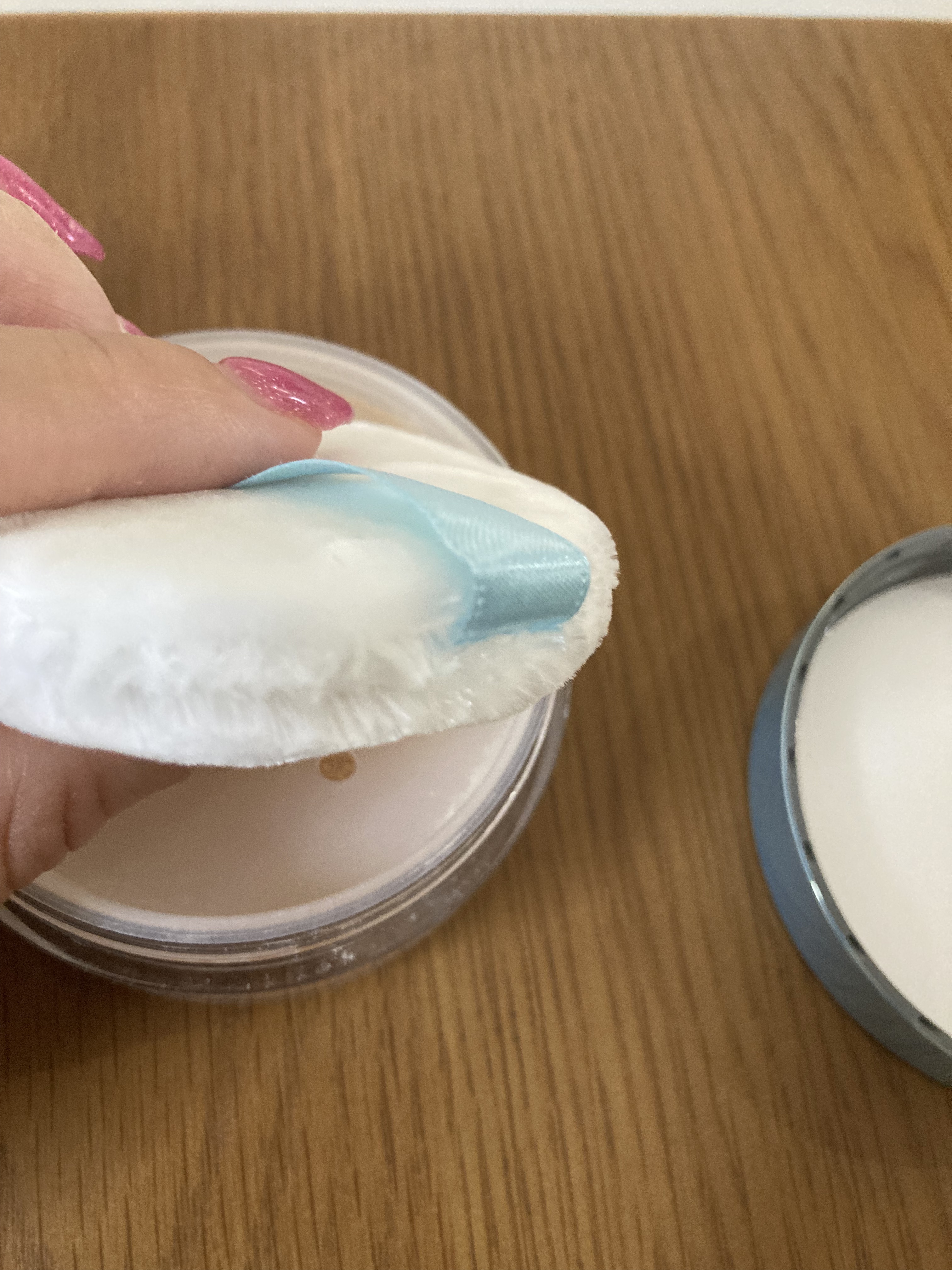 フィニッシングUVパウダー クール 775 ブライトニングナチュラル(2024年発売)/チャコット・コスメティクス/ルースパウダーを使ったクチコミ（1枚目）