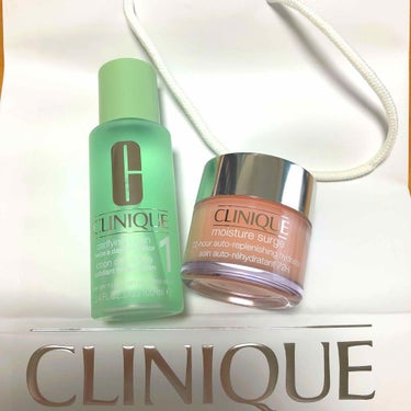 CLINIQUE


📎拭き取り化粧水
乾燥肌なので1.0を購入♡
きちんと洗顔したつもりでもこれを使うと角質？ホコリ？とかとれてびっくり🙄
今までこの汚い顔に化粧水ぬりこんでたんかい！と思わずにはいら