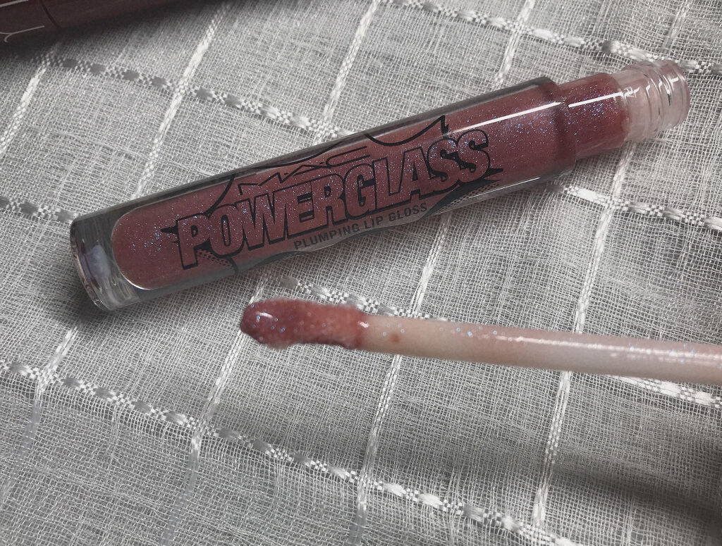 パワーガラス プランピング リップ グロス コミック ブック エンディング/M・A・C/リップグロスを使ったクチコミ（3枚目）