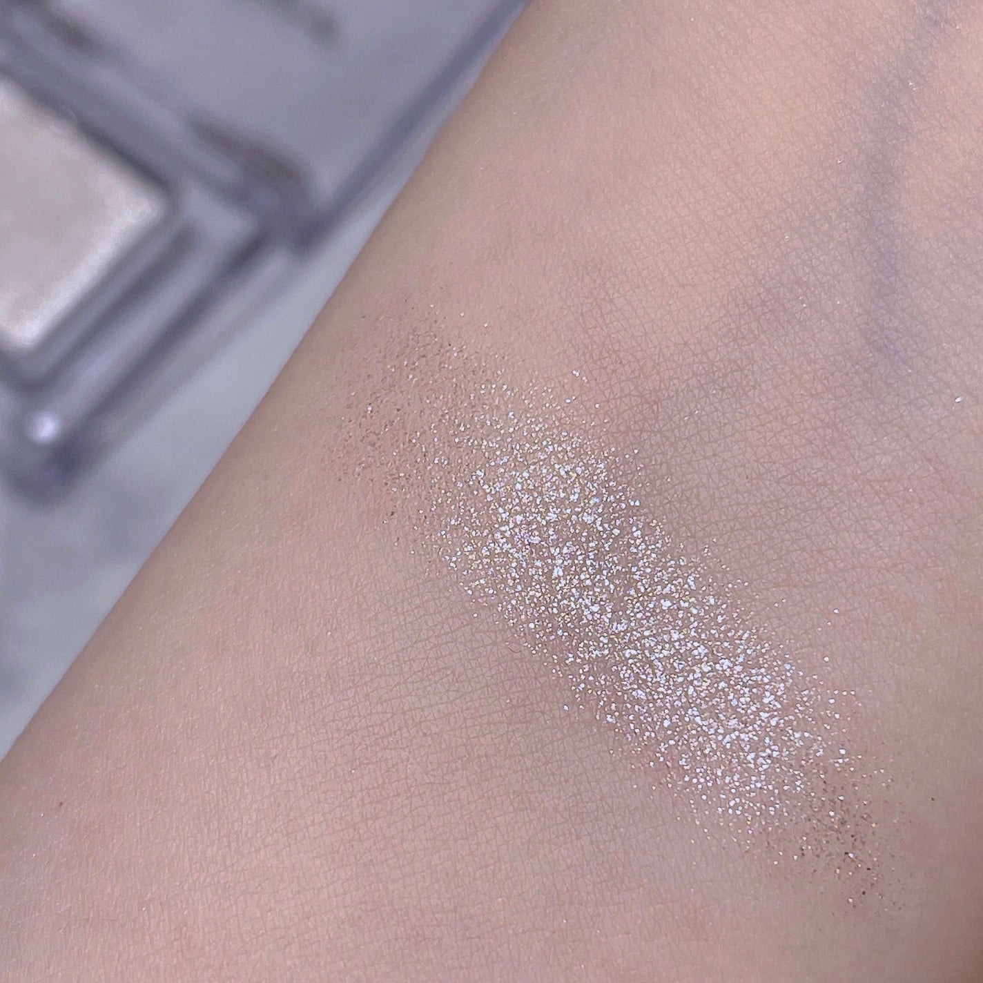 マルチカラーバリエーション スパークル/チャコット・コスメティクス/単色アイシャドウを使ったクチコミ(6枚目)