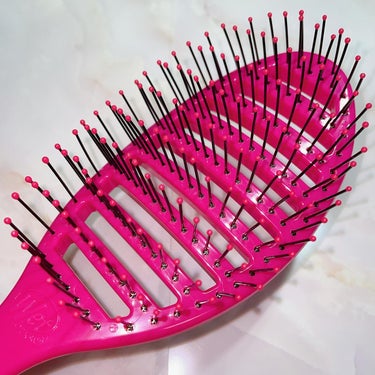 ウェットブラシ スピードドライのクチコミ「▷Wet Brush
スピードドライ

ボディに隙間が開いているので、髪を乾かすときに使っても.....」（2枚目）