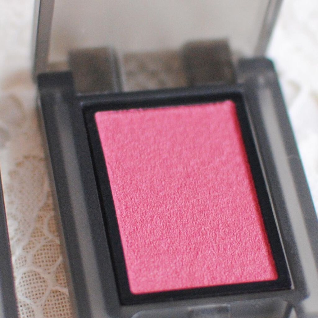 セルヴォーク ヴォランタリー アイズ 31 カンパリ/Celvoke/単色アイシャドウを使ったクチコミ（3枚目）