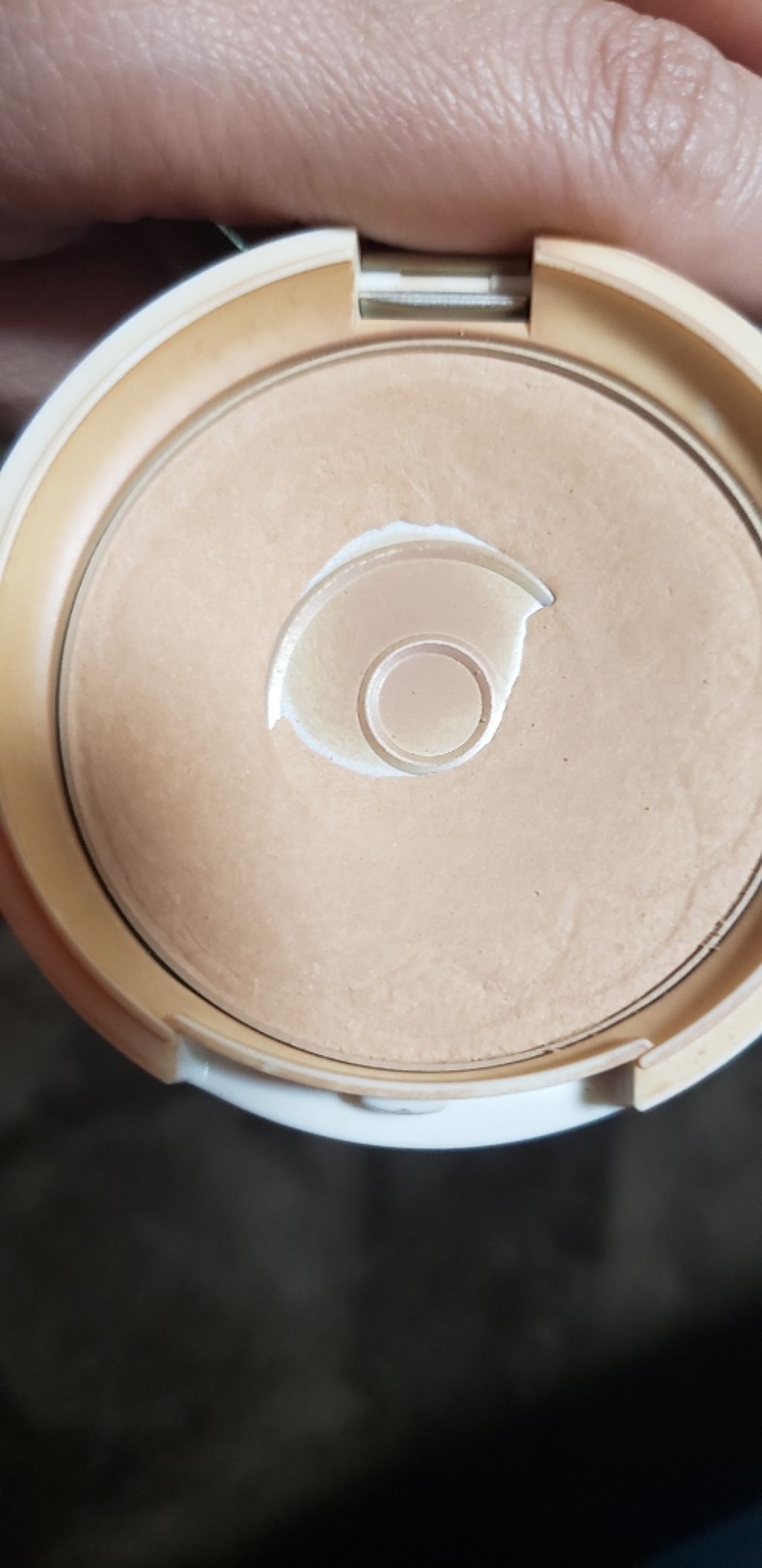 UVシルクフェイスパウダー/CEZANNE/プレストパウダーを使ったクチコミ（3枚目）