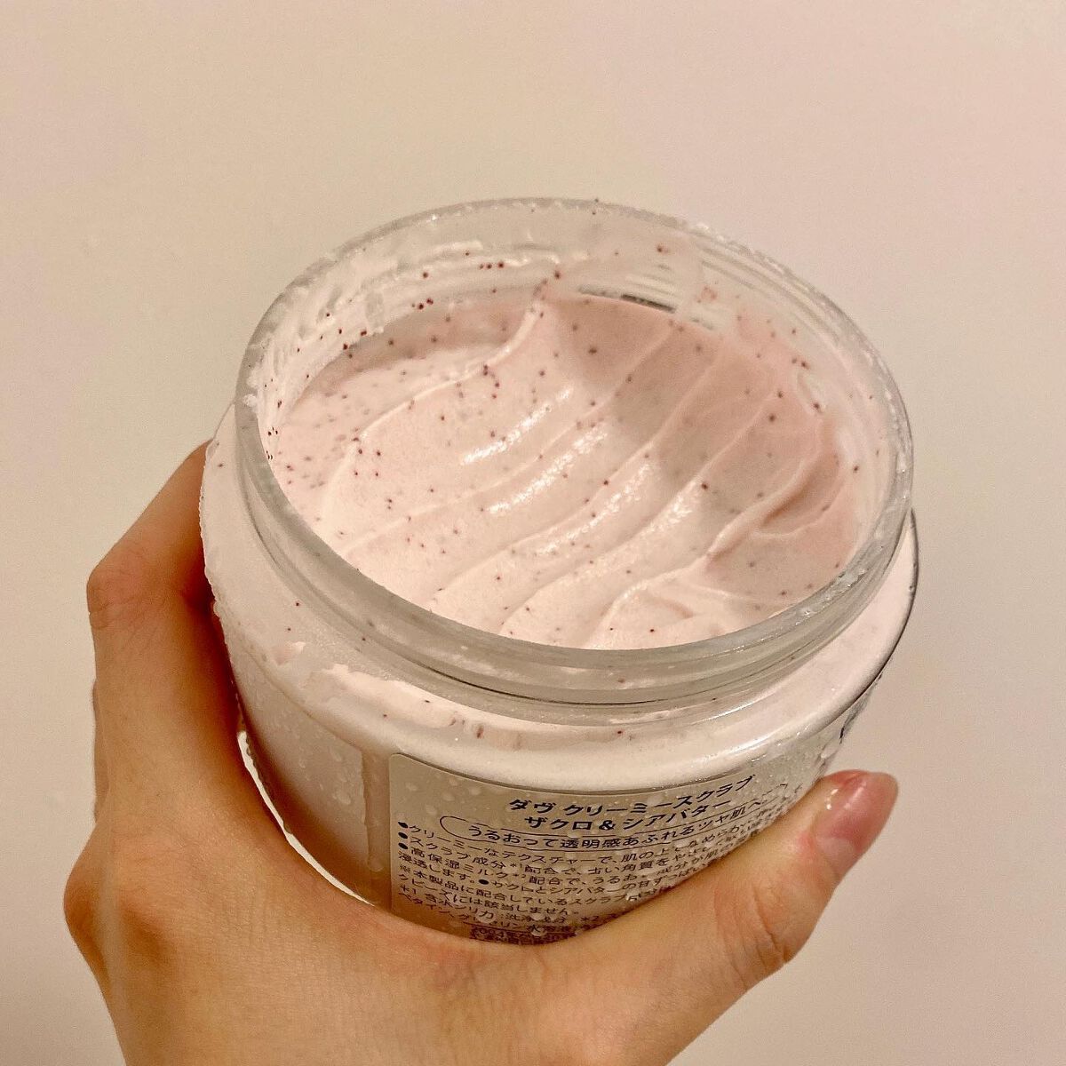 ダヴ ふわとろクリーミースクラブ ザクロ&シアバター/ダヴ/ボディスクラブを使ったクチコミ(2枚目)