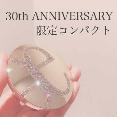 Eléganceのラプードル オートニュアンス
30周年記念限定コンパクト

スワロフスキーとのコラボです🥺
カラー展開はⅠのみ。
購入前の想像と実物との違いについて。

★ゴールドのボディにスワロのシ