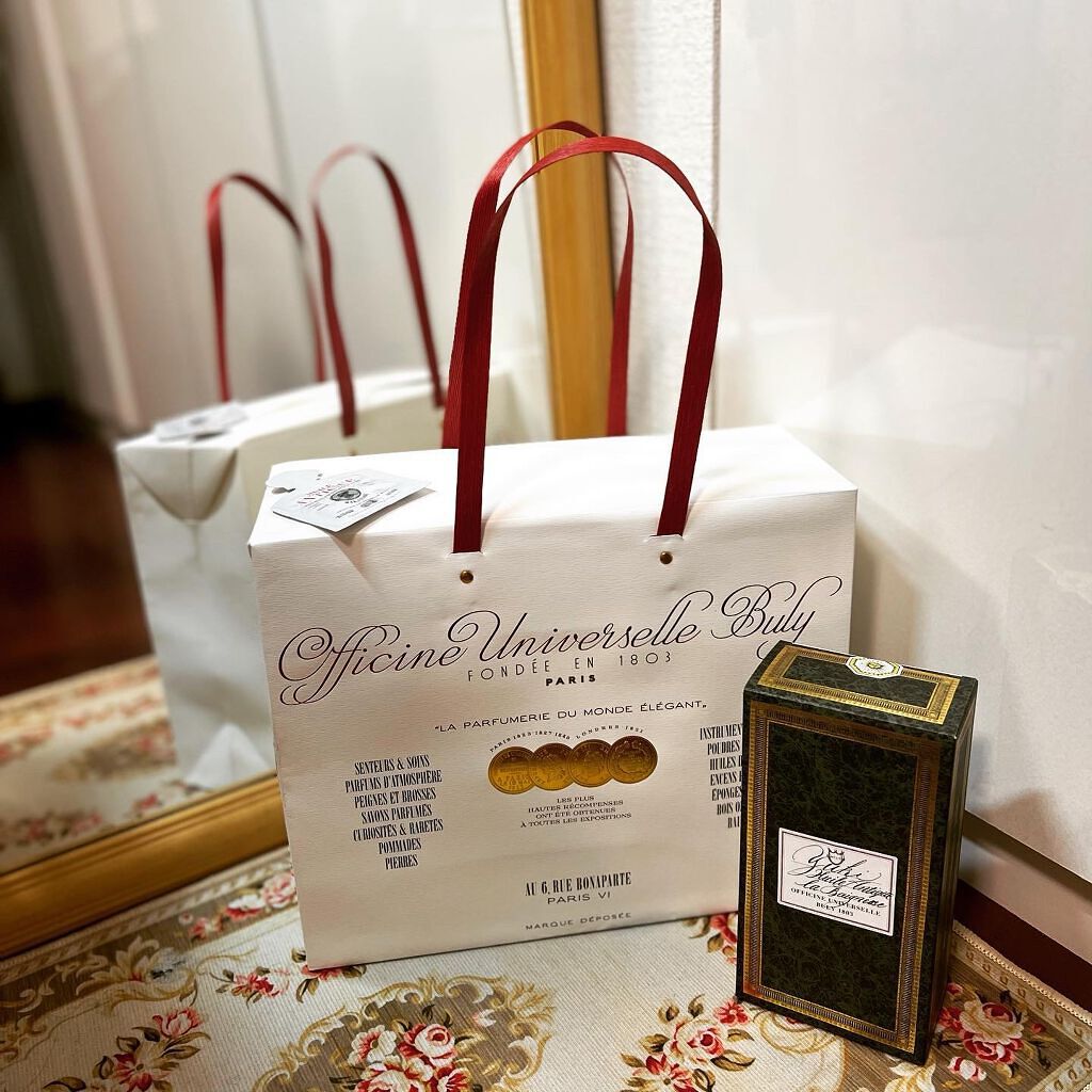 ユイル・アンティーク ローズ・ドゥ・ダマス/オフィシーヌ・ユニヴェルセル・ビュリー/ボディオイルを使ったクチコミ(4枚目)