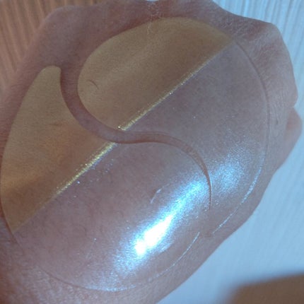 miki-nu on LIPS 「ひんやーり密着。ぷるんぷるんアイパッチnspと言えば<金成分>..」(4枚目)