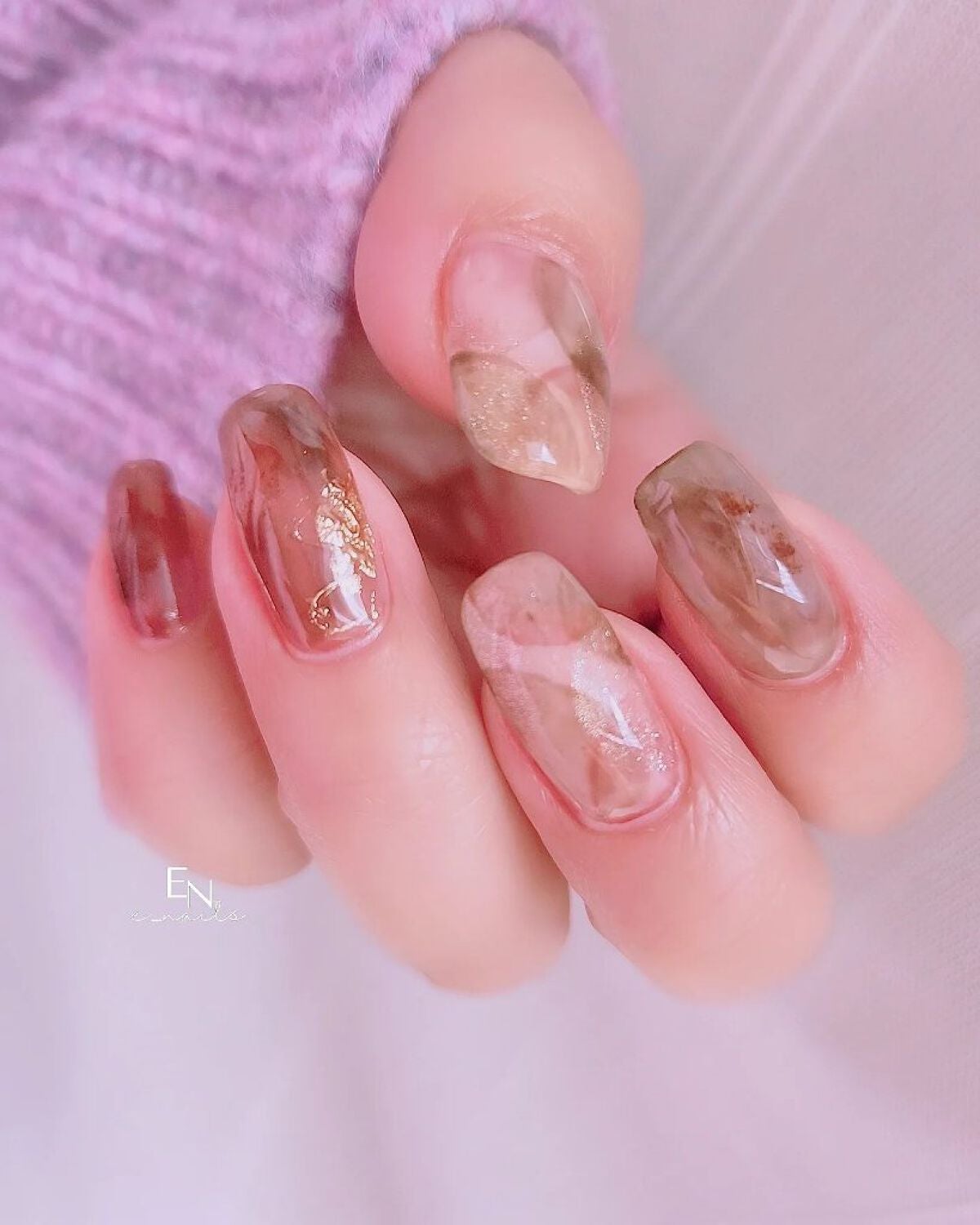 e_nails//フォロバ◎//ネイルとコスメ好きママ on LIPS 「昨日のデザインの色違いを左手にしてみました😁#ネイルチェンジ#..」(2枚目)