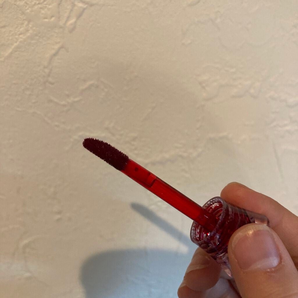 ®️。 on LIPS 「リップ透明透明のほうはスイカの匂いがします❗️ピンクのほうはさ..」(2枚目)