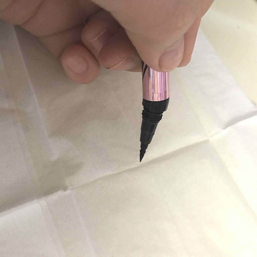 ハイパータイトライナー/MAYBELLINE NEW YORK/リキッドアイライナーを使ったクチコミ（2枚目）