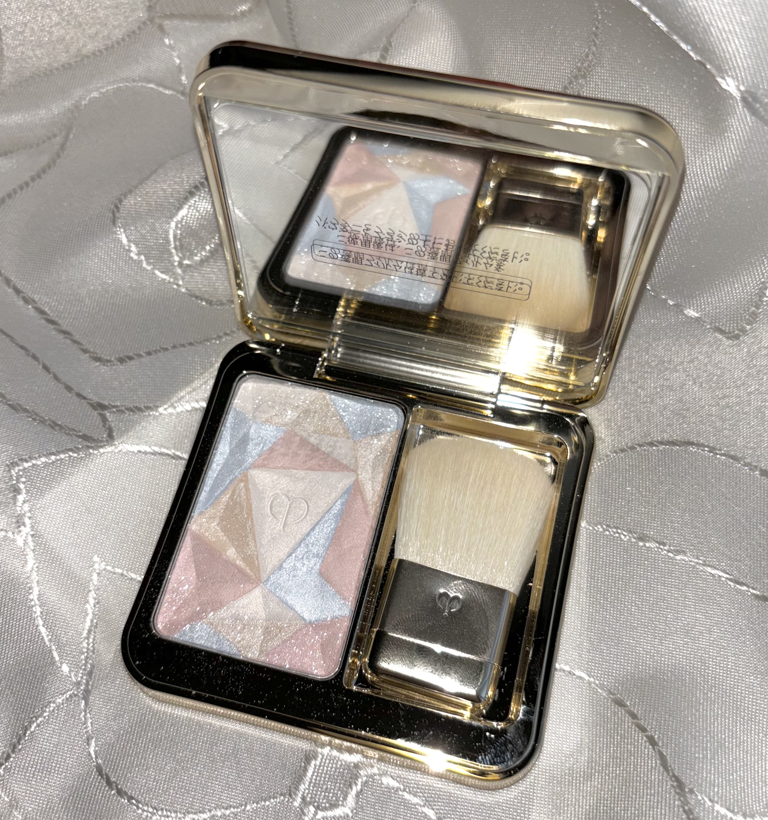 ル・レオスールデクラ /クレ・ド・ポー ボーテ/パウダーハイライトを使ったクチコミ（1枚目）