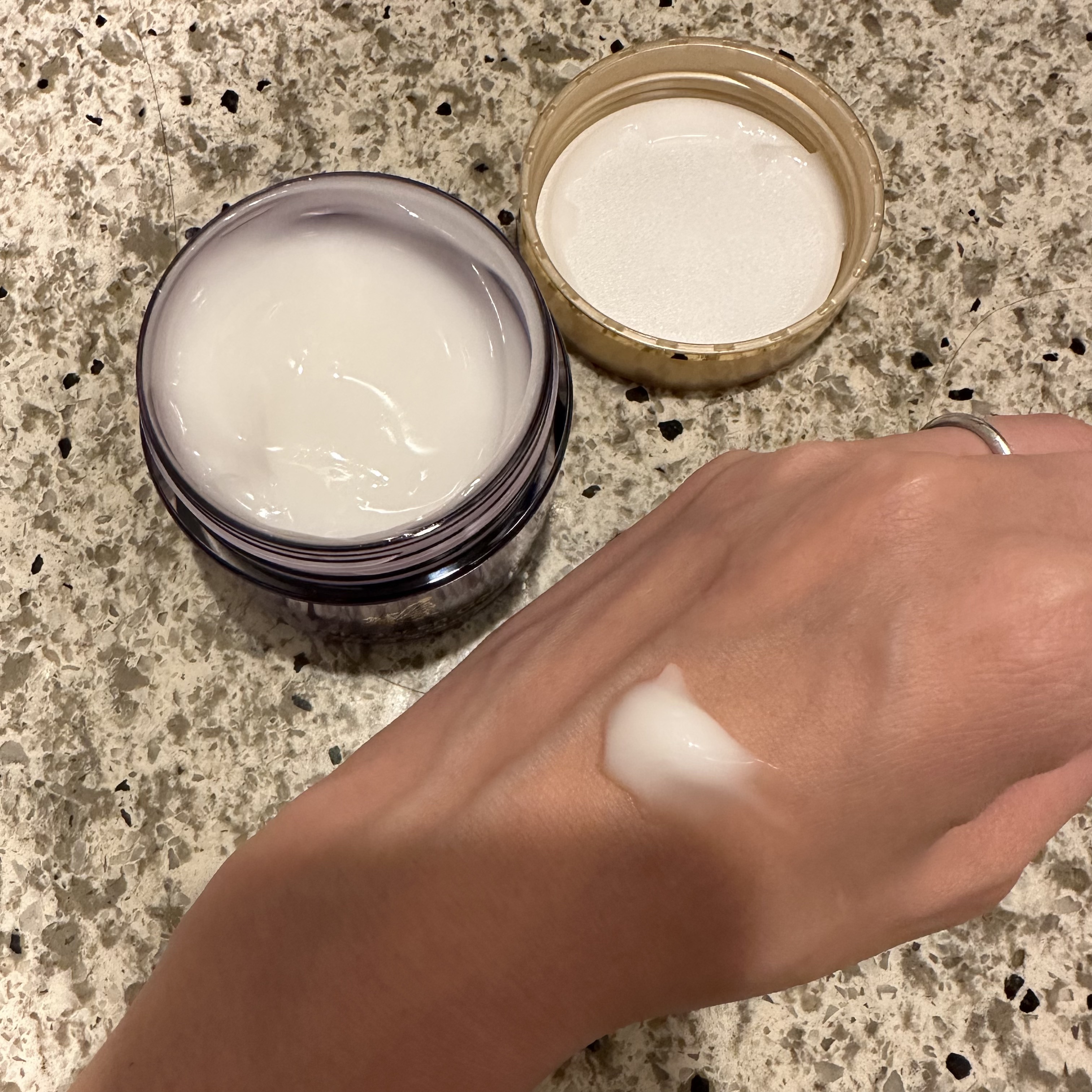 バタフライクイーン ゴールドエクストラ/フェイシャルコスメティック研究所/オールインワン化粧品を使ったクチコミ（3枚目）