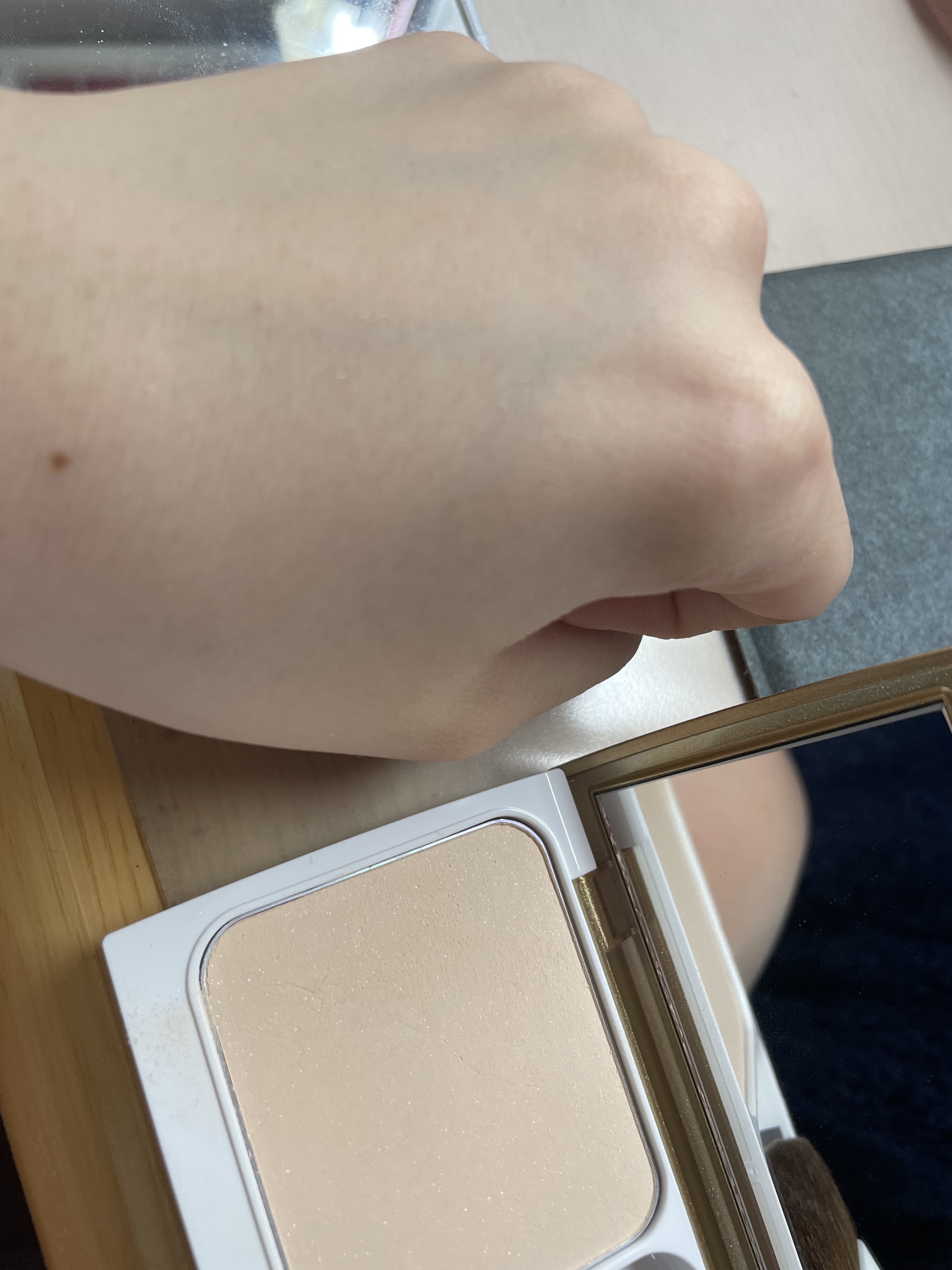 ヴィー スキンフィックスパウダー /ヴィー/ルースパウダーを使ったクチコミ（2枚目）