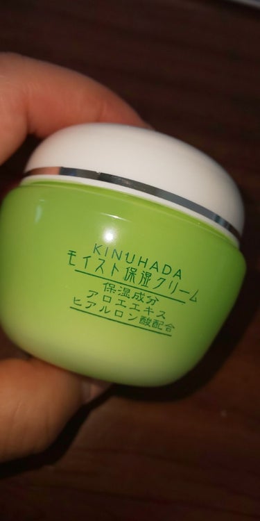 セリア KINUHADAモイスト保湿クリームのクチコミ「こちらはセリアで購入したモイスト保湿クリームのレビューです。
少量でも伸びがいいので、顔全体に.....」（3枚目）