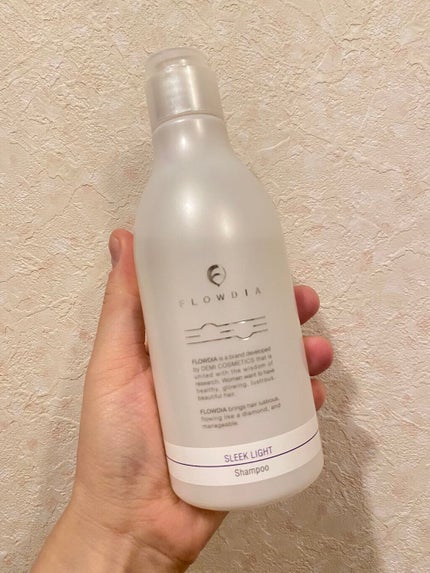 FLOWDIA シャンプー スリークライトのクチコミ「香りと使い心地が最高でした。
私は髪が細くて柔らかく、癖が出やすいタイプです。
美容院でトリ.....」(1枚目)