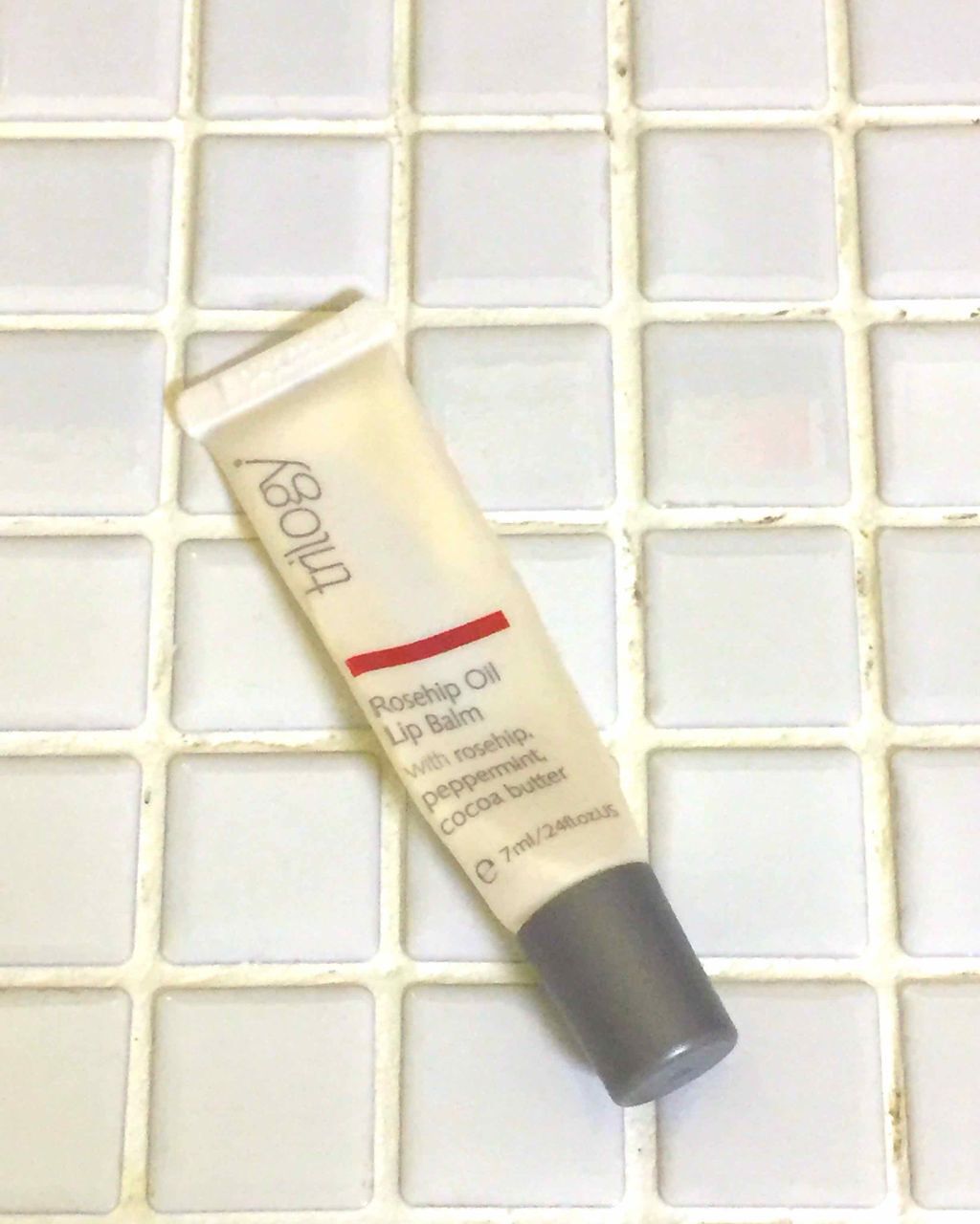 この冬とってもとってもお世話になっている、トリロジーのリップバーム。


こってりとしたテクスチャーなので、ちょこっとの量でも保湿してくれる💕


リップメイクの下地としても使っています。
上に重ねるリップに、程よいツヤを付け足してくれて